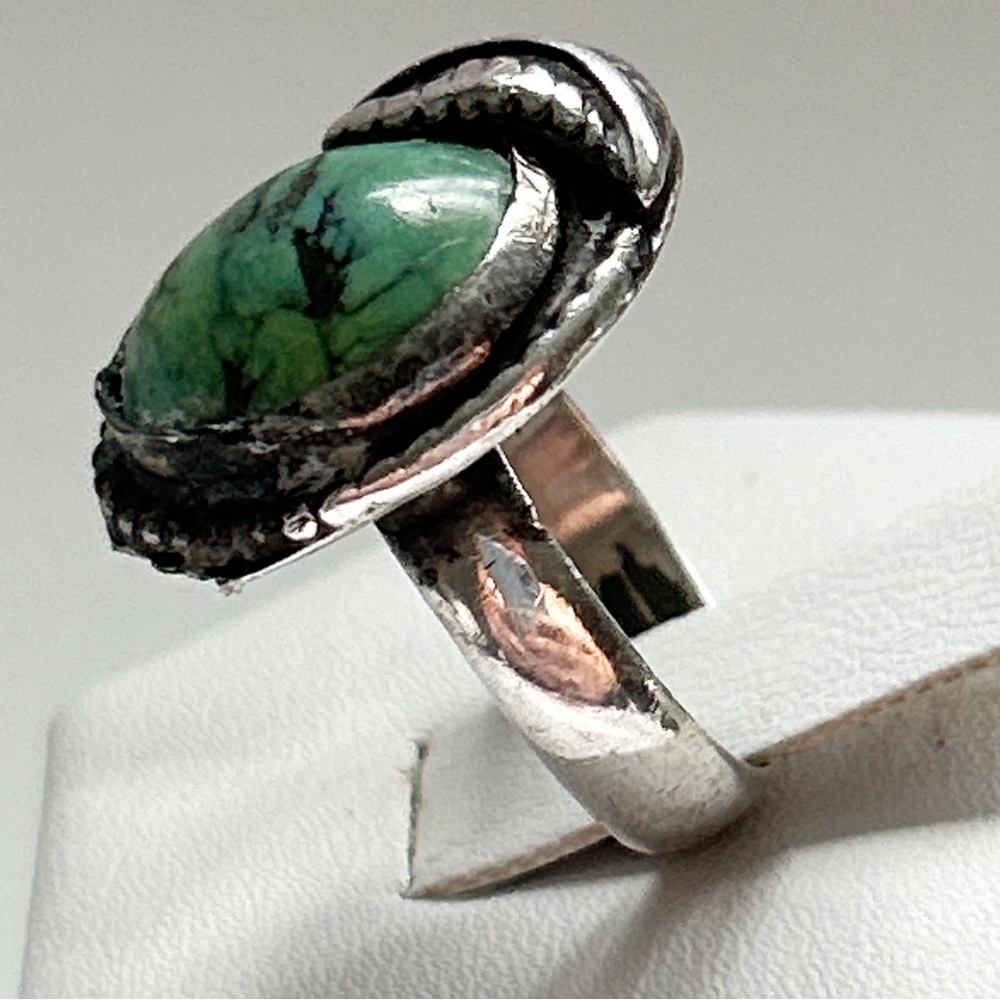 Vintage Southwestern Turquoise Sterling Silver Ring - Picture 4 of 12